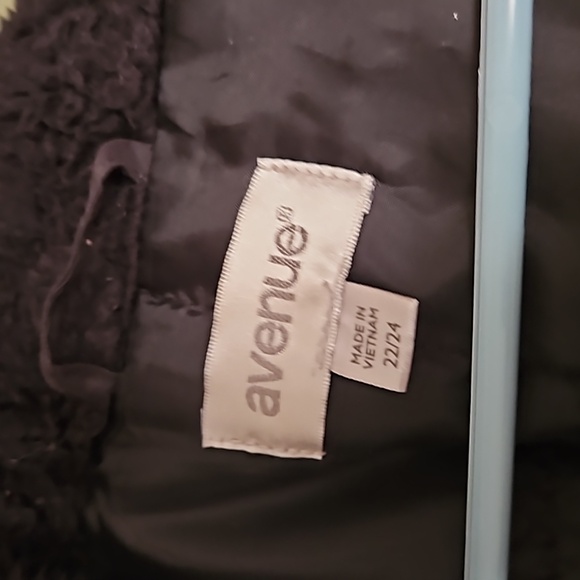 Avenue Winter Coat - Picture 2 of 6